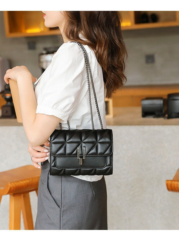 Large Diamond Chain Shoulder Crossbody