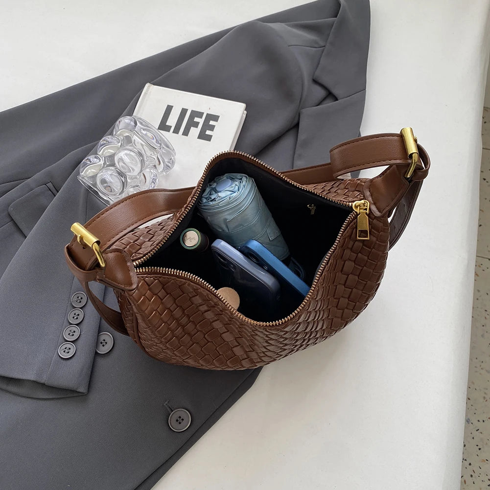 Fashionable and versatile single shoulder crossbody dumplings